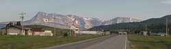 Le montagne del Glacier National Park che si innalzano a ovest sopra Babb