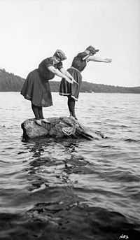 Photo of cottagers swimming in 1909, by F.W. Micklethwaite