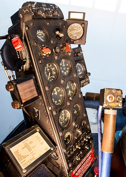 File:Bell UH-13J instrument panel NMUSAF.JPG