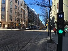 Bicycle signal with illuminated icon (40503879220).jpg