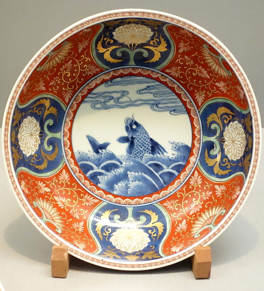 File:Bowl 2, Imari ware, Edo period, 17th-18th century, stormy seascape design in overglaze enamel - Tokyo National Museum - DSC05316.JPG