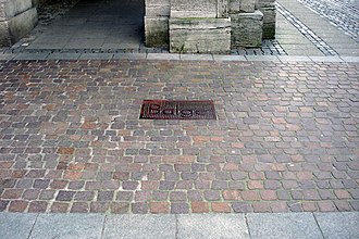 Indication of the previous course of the Balge at the Stint bridge Bremen - Stintbrucke - Balge.jpg