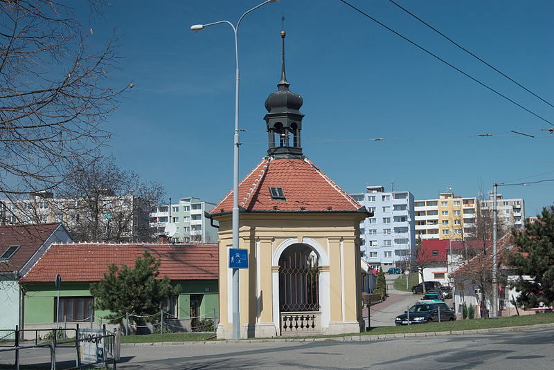 File:Brno-Slatina - pohled na sever z křižovatky ulic Tuřanka a Kikrleho (02).jpg