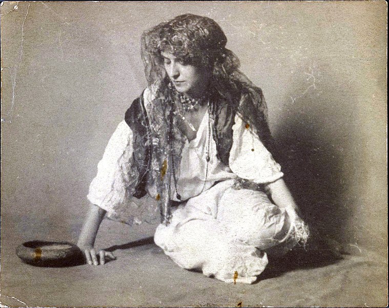 File:Brooklyn Museum - Studio Shot of European in Gypsy Costume One of 274 Vintage Photographs.jpg