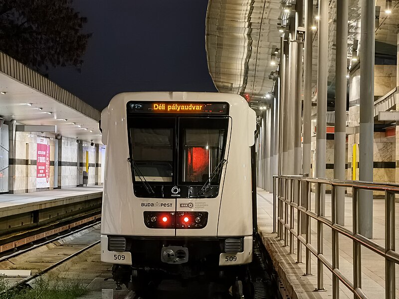 File:Budapest, M2 metró, Örs vezér tere, 65.jpg