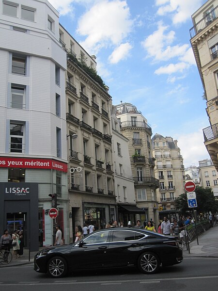 File:Buildings along a Street in Paris 3.jpg