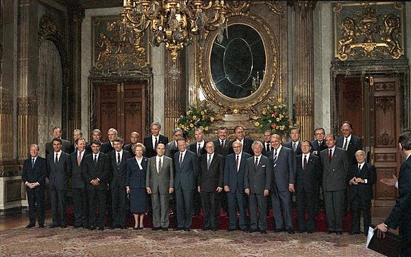 A traditional group photo, here taken at the royal palace in Brussels during Belgium's 1987 presidency of the Council of the European Union