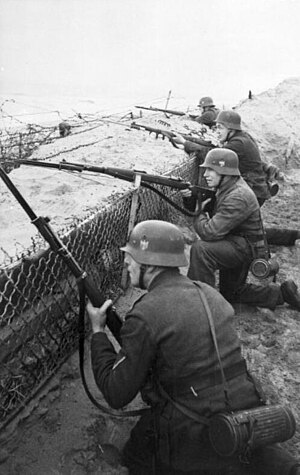 Bundesarchiv Bild 101I-296-1683-19A, Nordfrankreich, Infanterie di Stellung.jpg