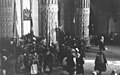 Bundesarchiv Bild 101I-695-0423-20, Warschauer Aufstand, Zivilisten in Kirche.jpg