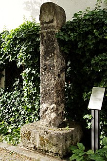 Burgfriedensäule aus dem Jahr 1728 im Hof des Münchner Stadtmuseums