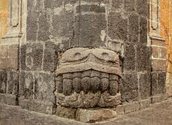 Cabeza de serpiente - Centro Histórico de la Ciudad de México.jpg