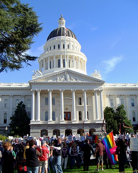 Fail:Capitol with crowd and cameras.jpg