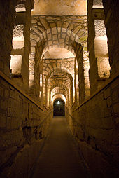 „Passage des doubles carrières“ in den Katakomben