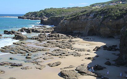 How to get to Caves Beach with public transport- About the place