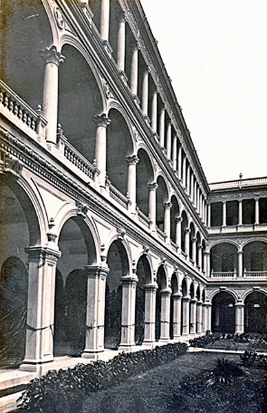 File:Colegio de Belen, courtyard, Marianao, Havana, Cuba.jpg