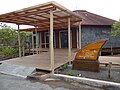 Santa Cruz adasındaki Puerto Ayora'da Toplum Merkezi "Miguel Cifuentes Arias" binası.