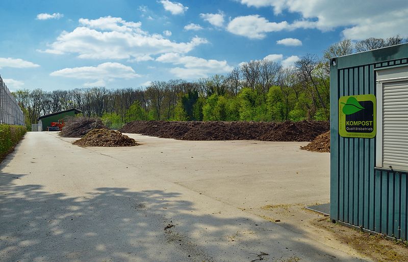 File:Composting area Schönbrunn.jpg