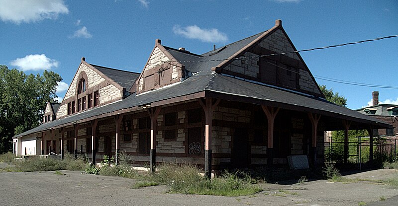 File:Connecticut River Railroad Station, northeast corner, August 2008.jpg