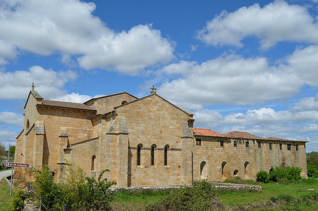 File:Convento de Santa Maria de Aguiar (27909080833).jpg