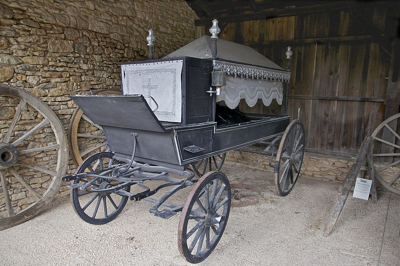 File:Corbillard hippomobile.jpg