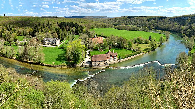 File:Courcelles, méandre de la Loue à Buillon.jpg