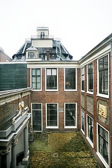 Courtyard of Teylers Foundation House with the observatory on the roof of the Oval Room. Current situation. Courtyard of Teylers Foundation House with the observatory.jpg