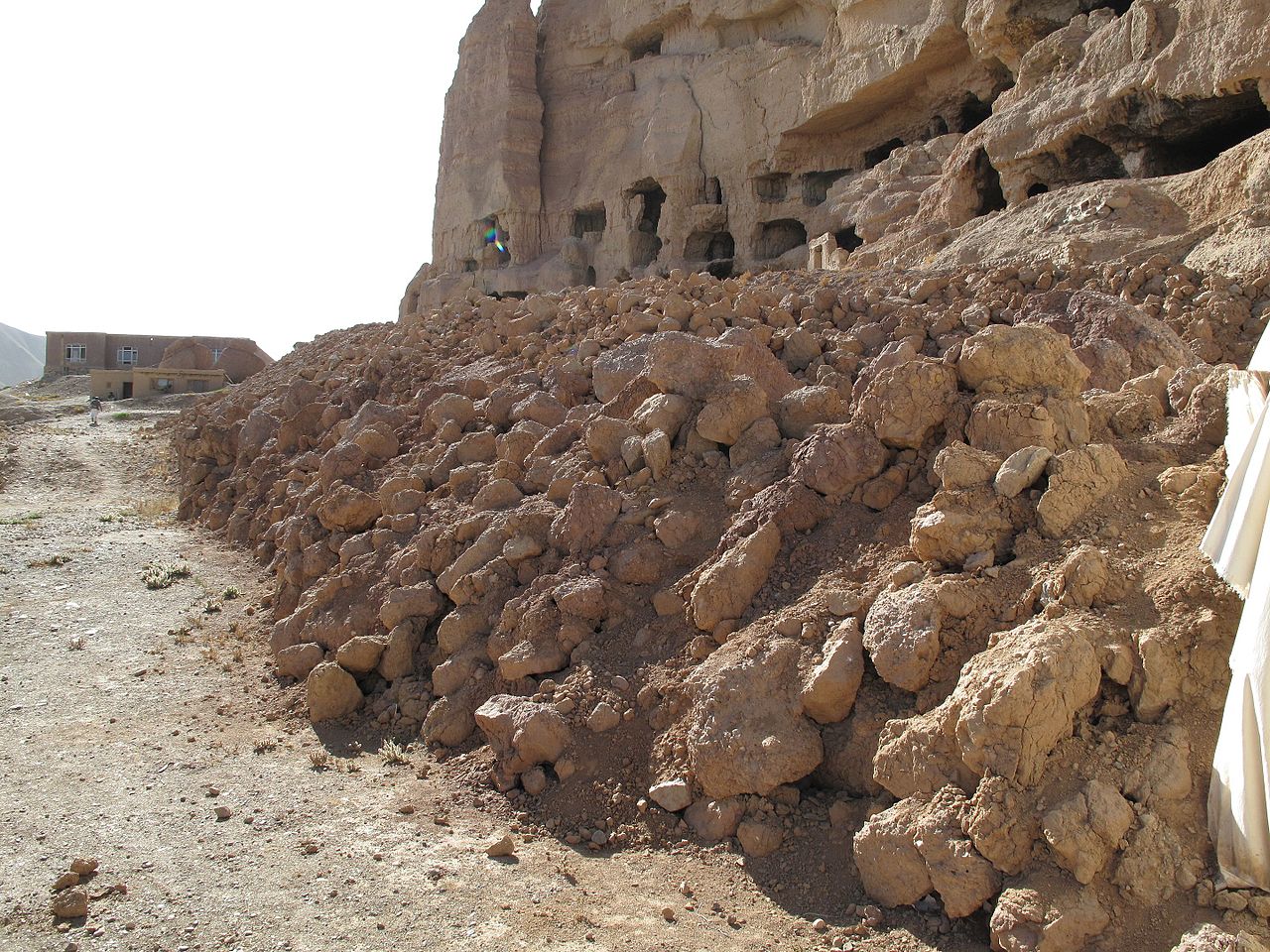 File Cultural Landscape And Archaeological Remains Of The Bamiyan Valley Jpg Wikimedia Commons