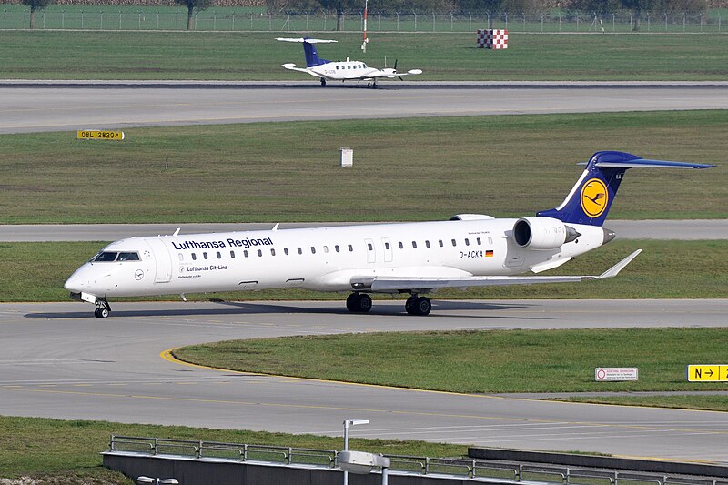 File:D-ACKA CRJ900 (Lufthansa CityLine) (15507761153).jpg