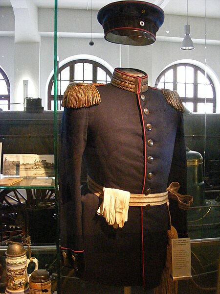 File:DB Museum Nürnberg - Paradeuniform eines Majors des preußischen Eisenbahnregiments Nr. II - ca. 1900.jpg