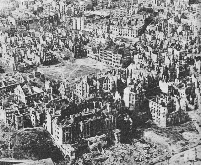 A lerombolt Varsó