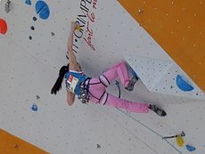 Dinara Fachritdinova v semifinále ME v lezení na obtížnost 2013 v Chamonix