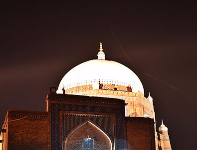 "Dome_of_the_tomb_of_rukn-e-alam.jpg" by User:Junaidali88z