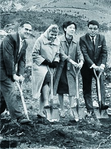 بنیاد آموزشی Dongseo Groundbreaking.jpg