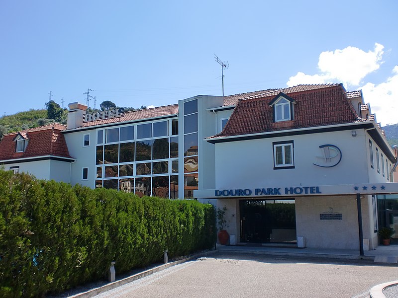 File:Douro Park Hotel - Caldas de Aregos.jpg