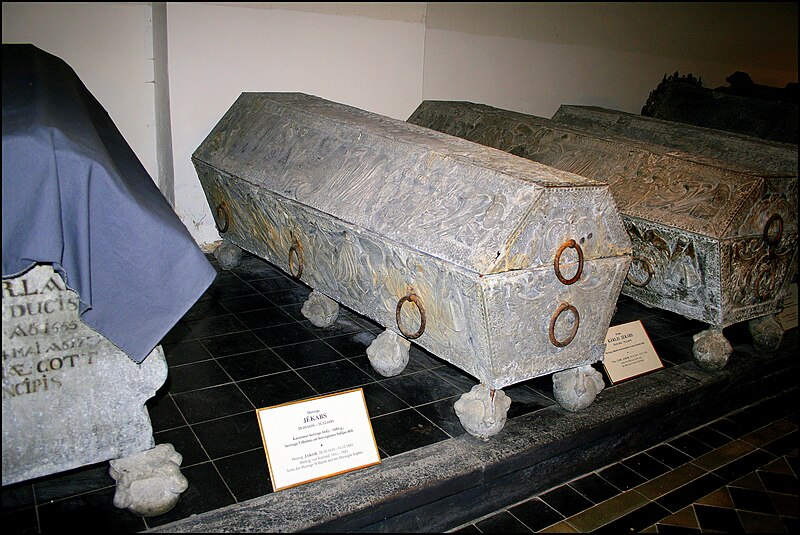 File:Duke Jacob's coffin - panoramio.jpg