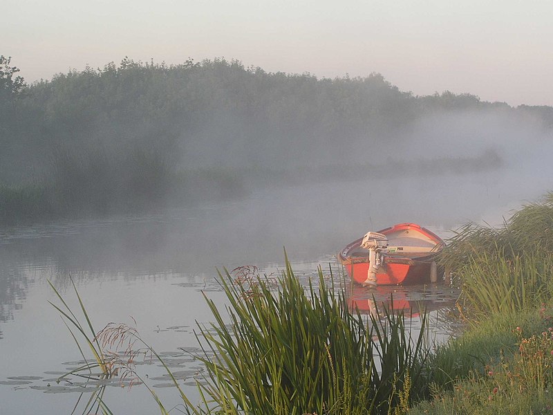 File:Dutch boat fog.jpg