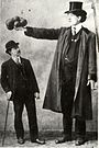 Den kanadiske kjempen Edouard Beaupré (1881-1904) løftet hester i det amerikanske Barnum and Bailey's circus