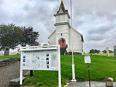 Emigrantkyrkja (Лютеранская церковь Брамптона, Северная Дакота) Vestnorsk utvandringssenter (Эмиграционный центр Западной Норвегии), informasjonstavle Radøy Hordaland Норвегия 2017-10-03 b.jpg