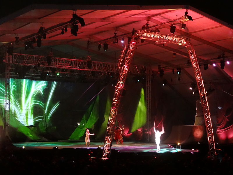 File:Espectacle Scalada (Cirque du Soleil) a Andorra la Vella.JPG