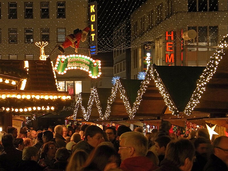 File:Essen-Weihnachtsmarkt 2011-107141.jpg