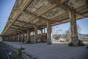 La Calera Station platforms Estacion Calera (10272356064).jpg