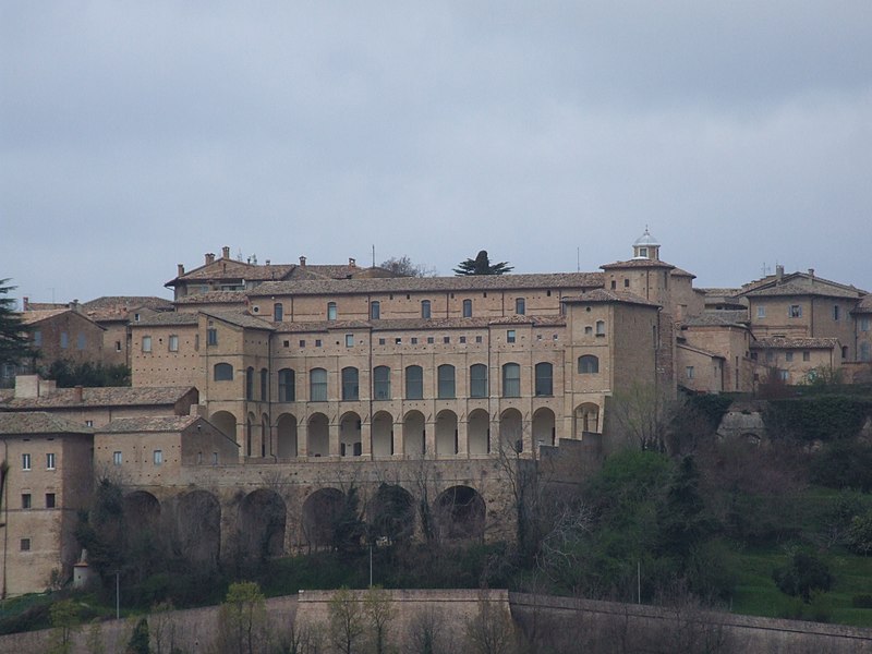 File:Ex Convento Santa Chiara - Urbino 1.jpg