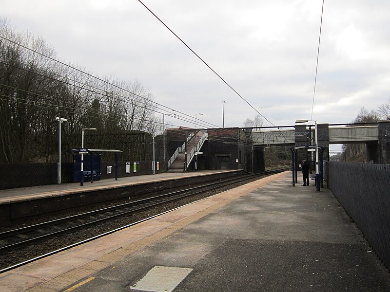 File:Fairfield railway station (Greater Manchester) (8).JPG