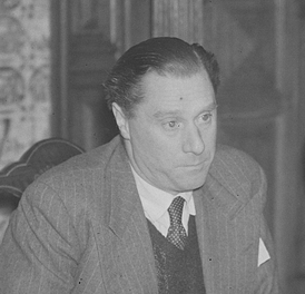 Fillmregisseur Carol Reed (van de film The Third Man) em Amsterdam, Bestanddeelnr 903-7970 (cropped).png