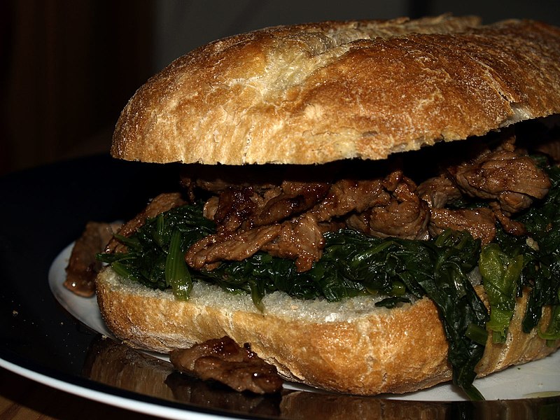 File:Flickr - cyclonebill - Sandwich med spinat og grillet oksekød.jpg
