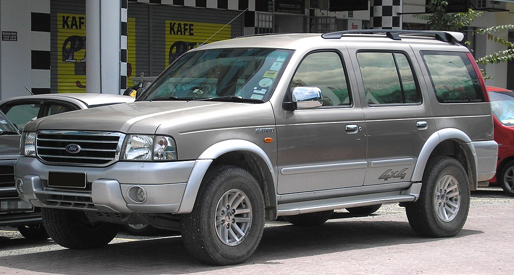 Ford Ranger 1024px-Ford_Everest_%28first_generation%29_%28front%29%2C_Serdang