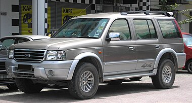 Ford Everest (first generation) (front), Serdang.jpg