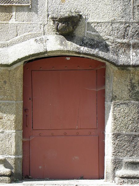 File:Fougères (35) Église Saint-Sulpice Façade sud 3ème chapelle 03.jpg