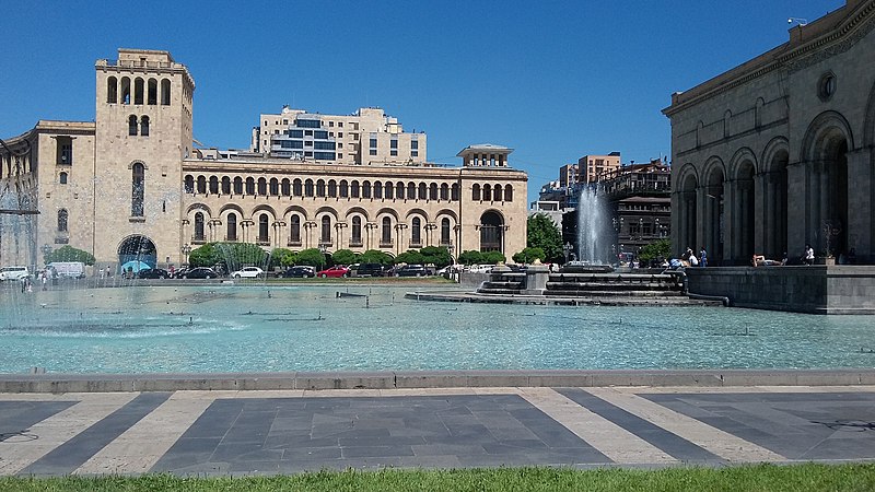 File:Fountains at the Republic Square, Yerevan 20.jpg