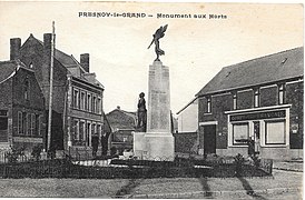 Le monument aux morts, dans l'Entre-deux-Guerres